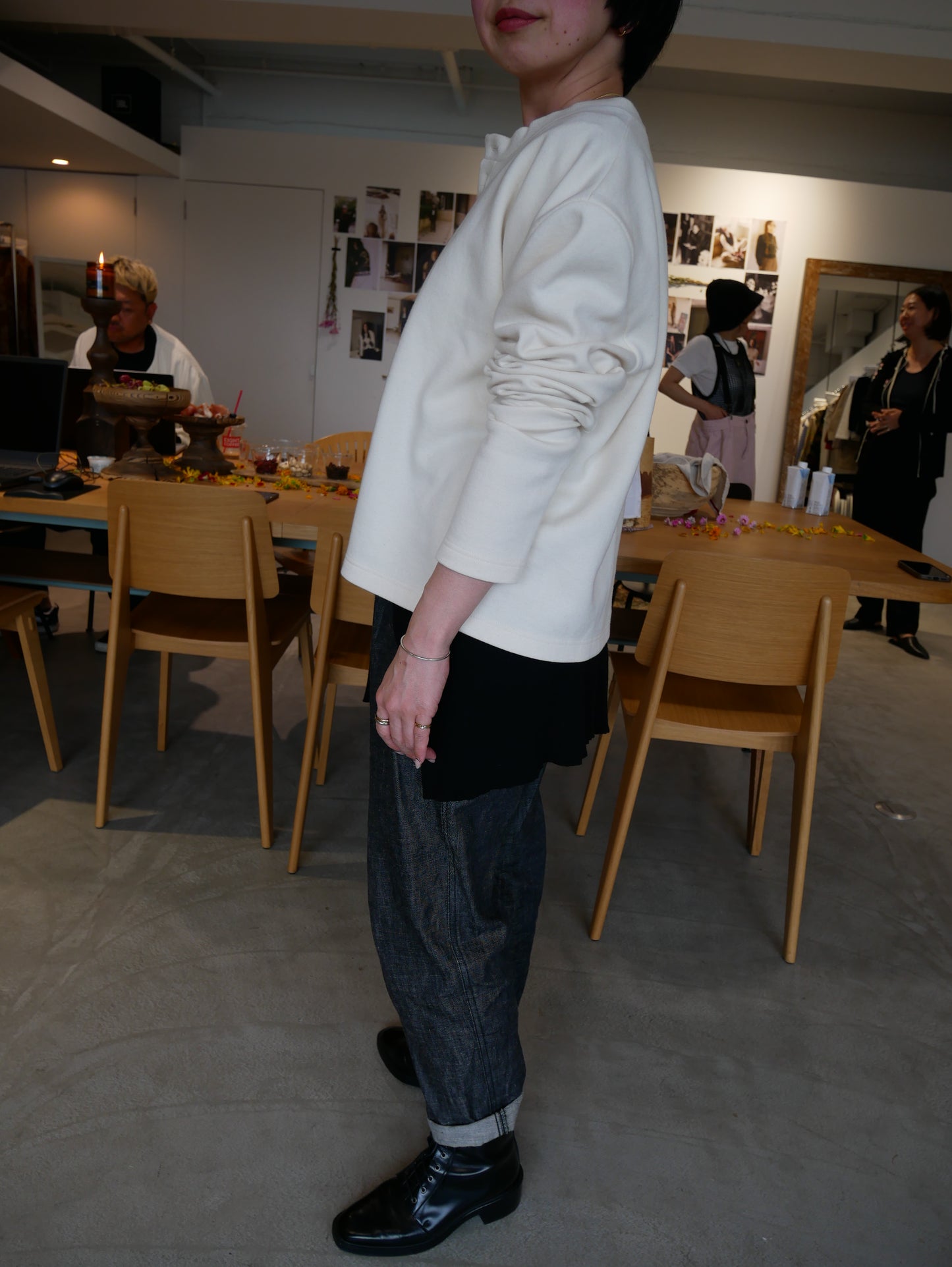 cardboard henry neck (white/gray)