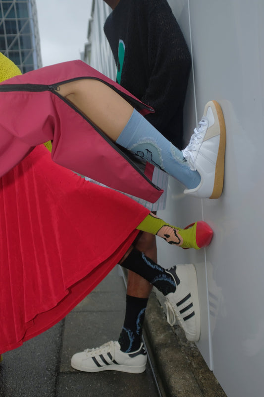 Melted Smile with Frizbee Reversible Socks