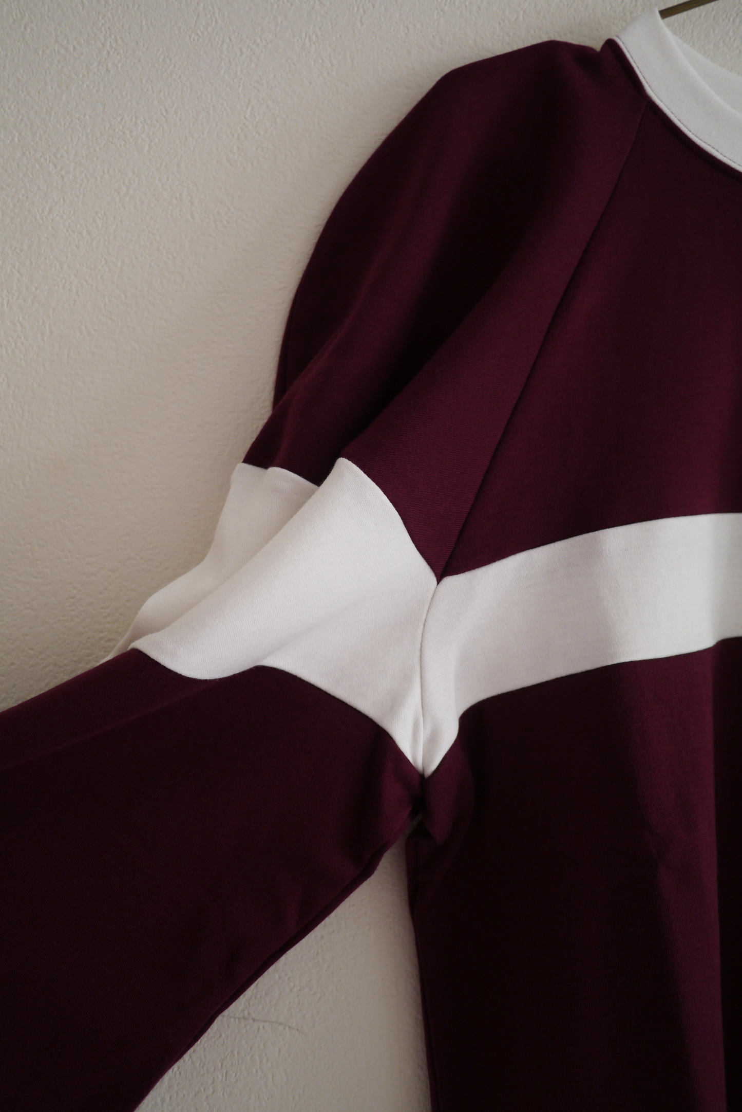 ball sleeve tee / wine