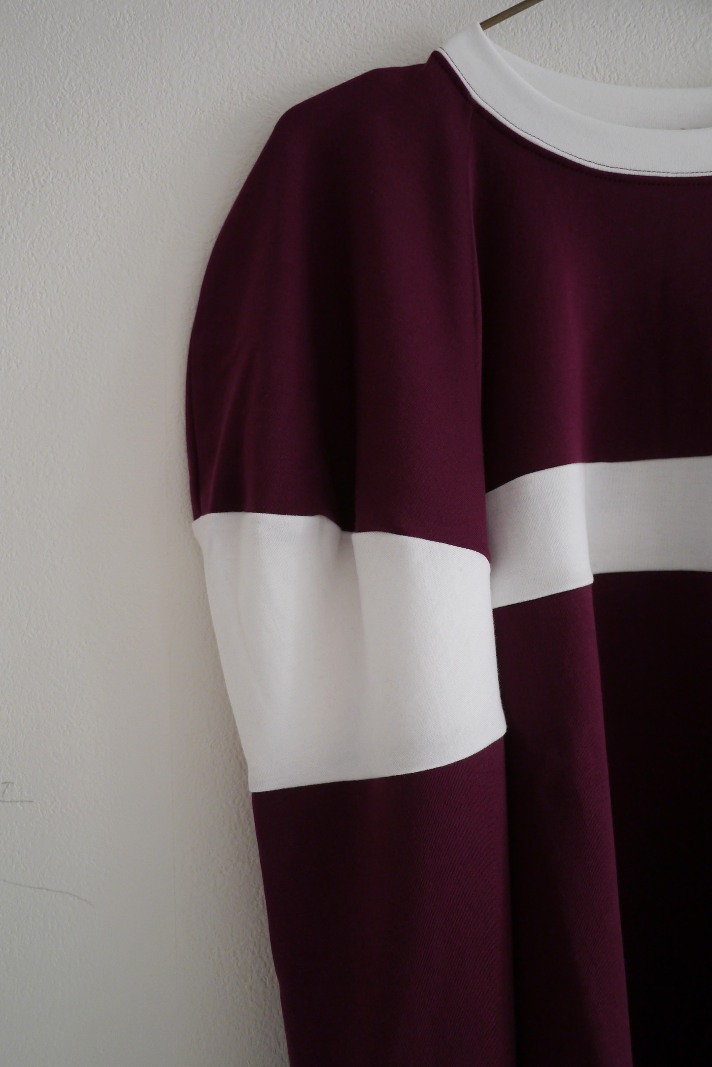 ball sleeve tee / wine