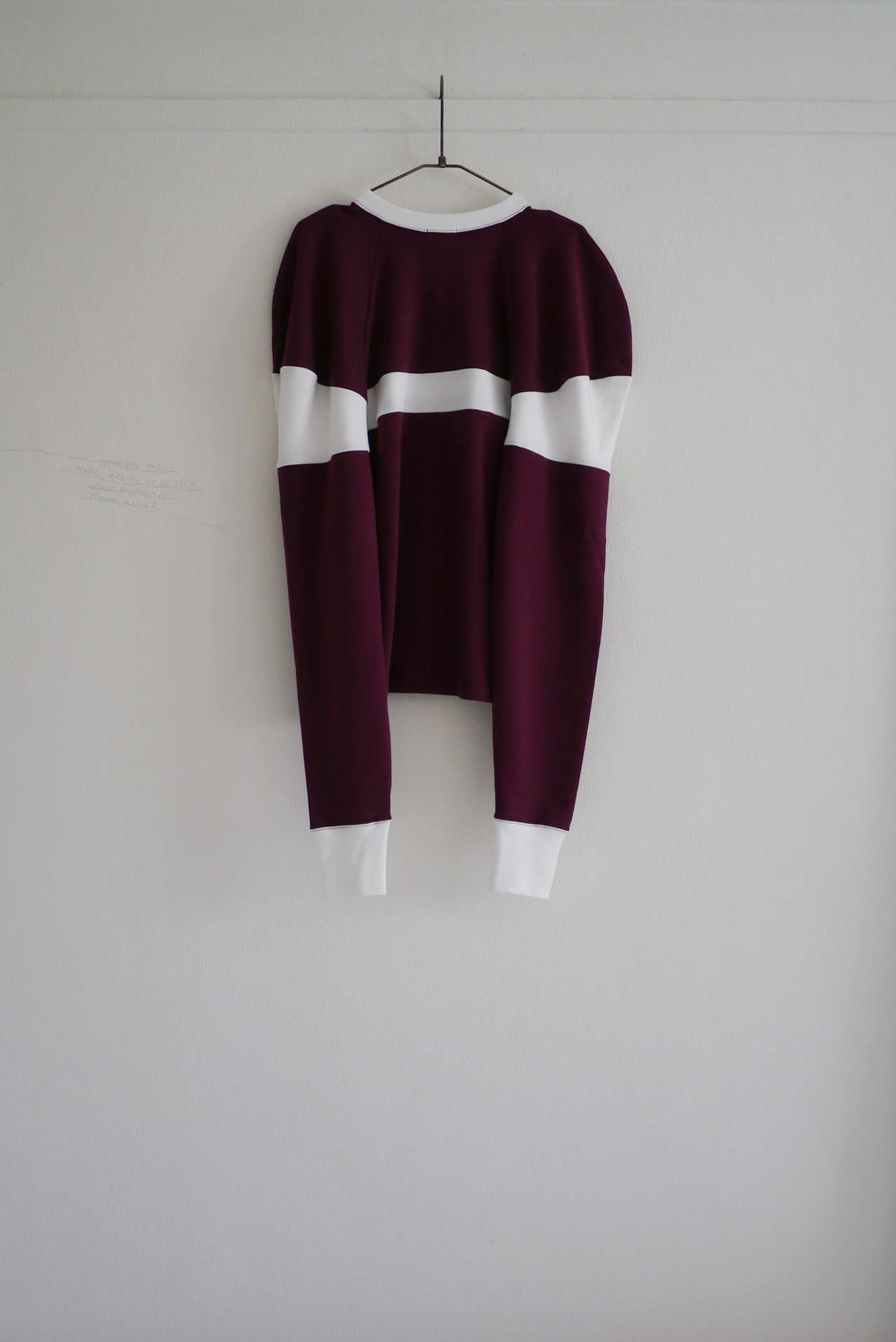 ball sleeve tee / wine