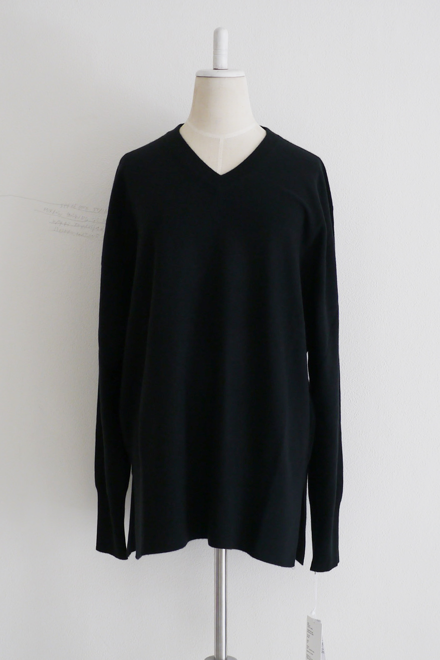 14GG V Neck Pullover / Black
