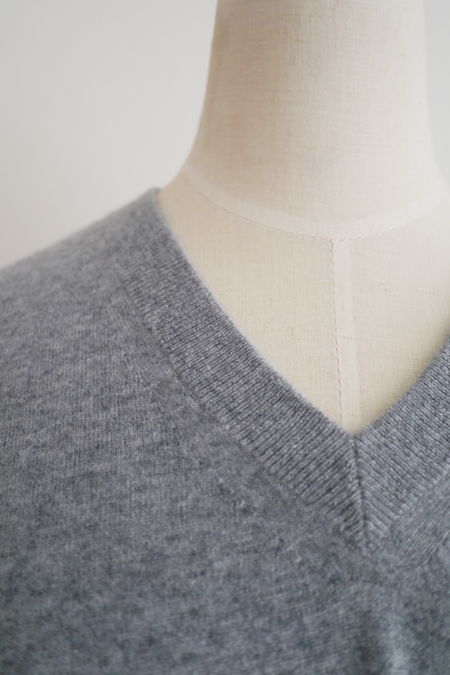 14GG V Neck Pullover / Gray