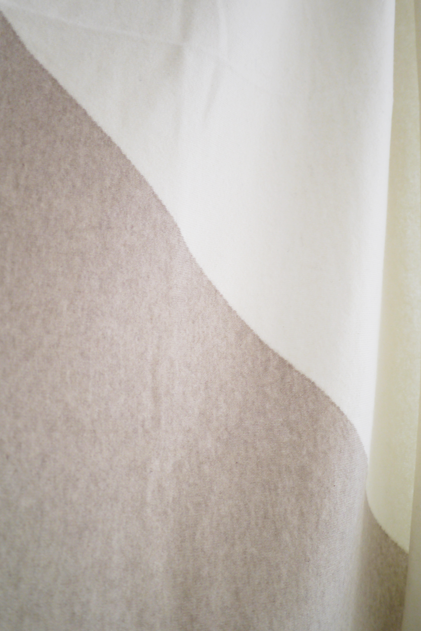 △・Stole / White × Beige