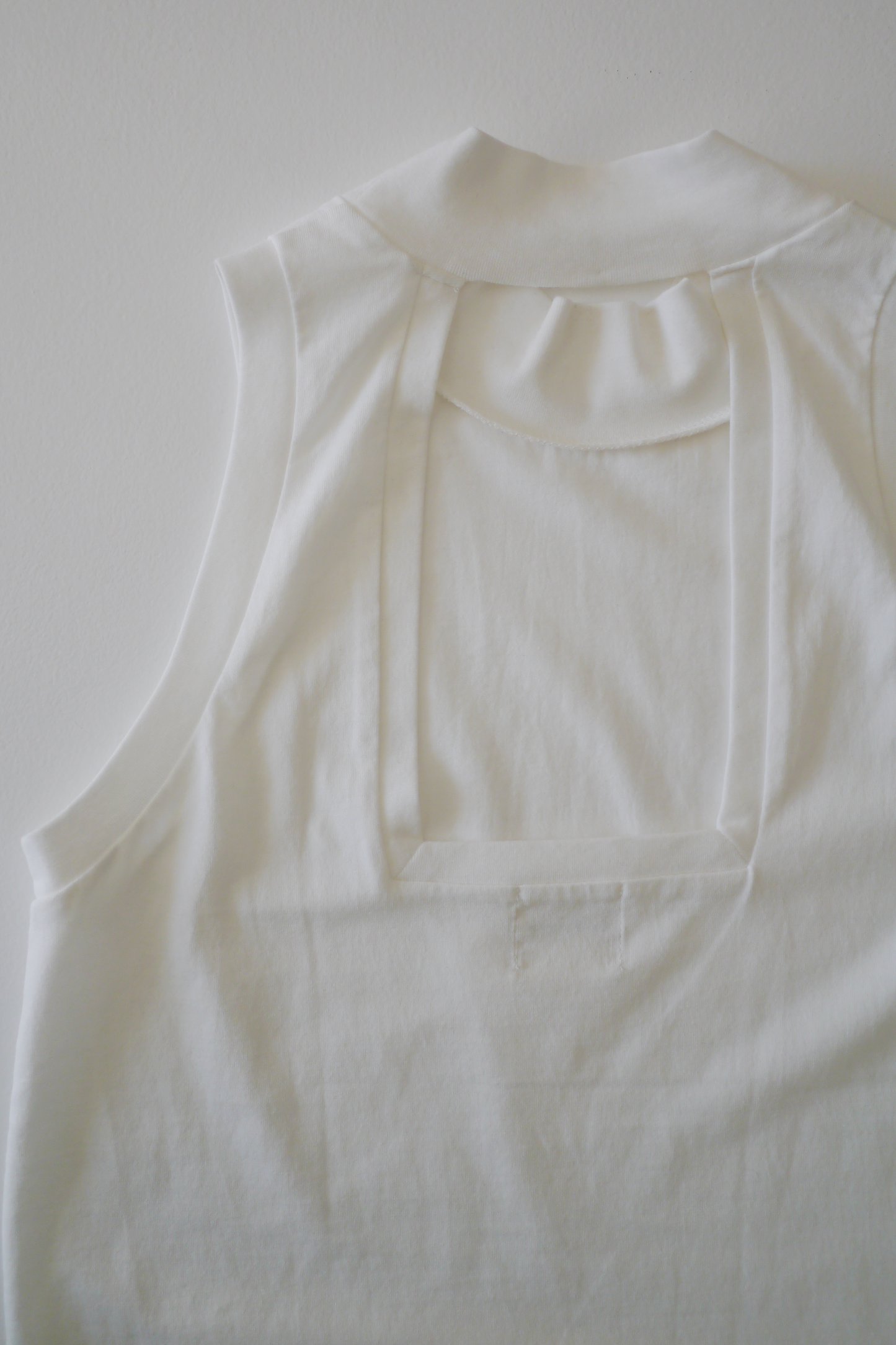 frame tank / white