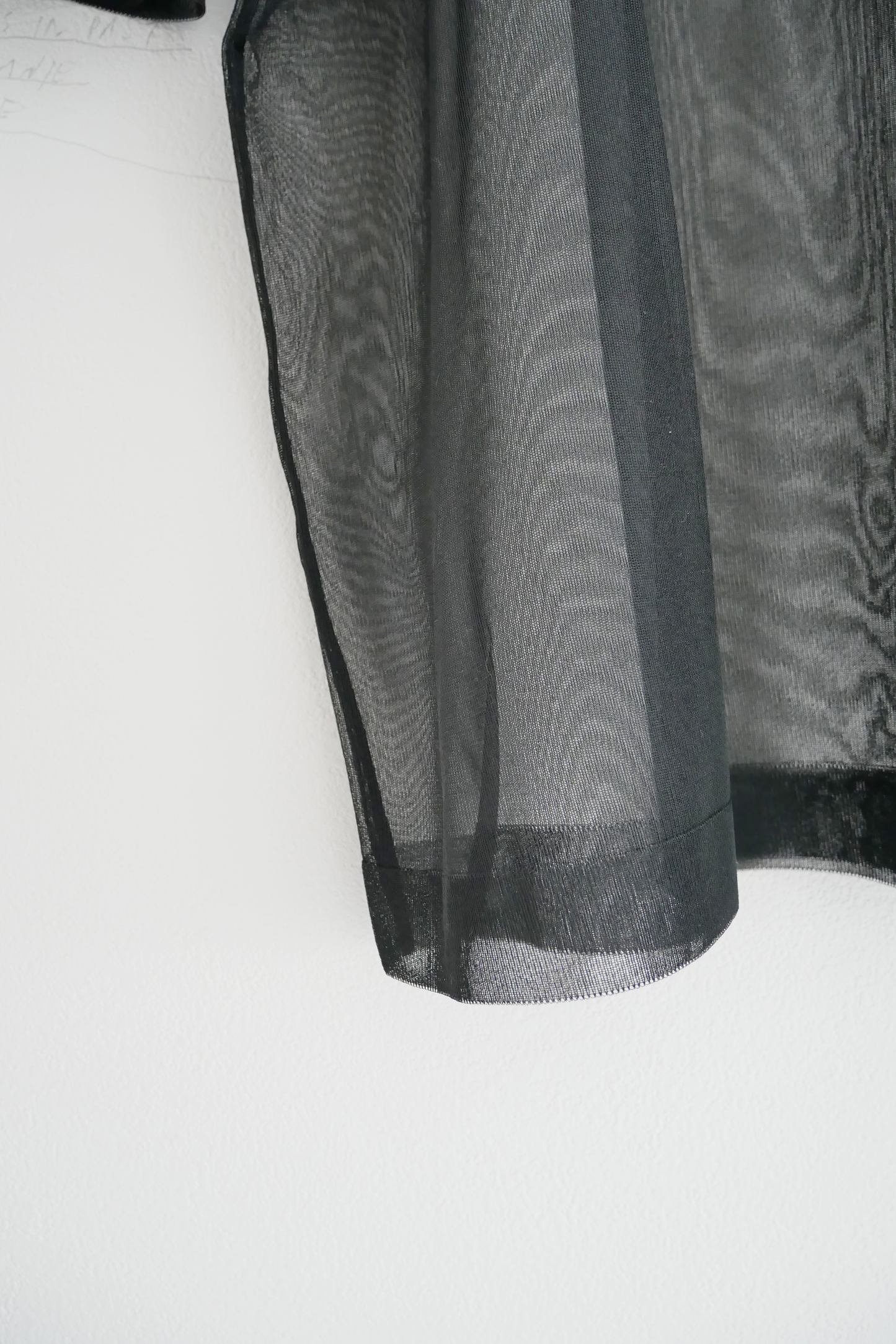 sheer knit tee / black