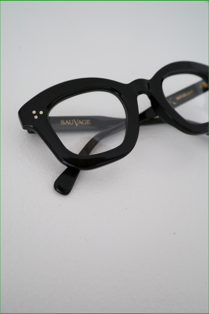 REPUBLIQUE / Black