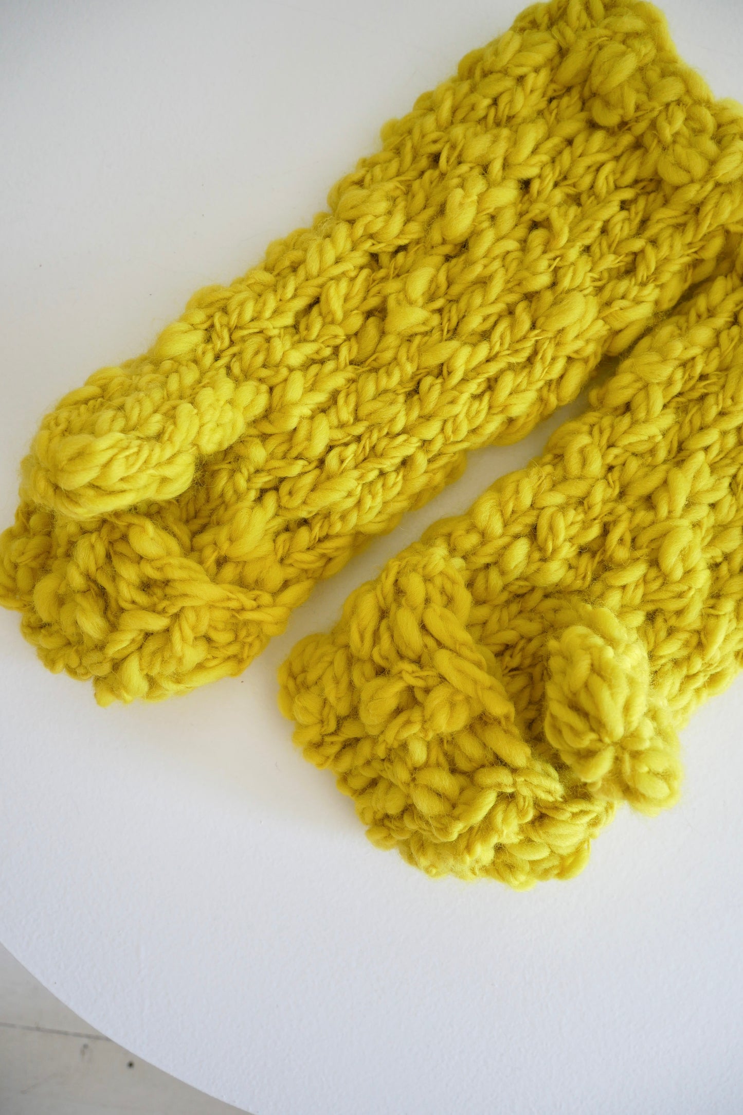 massive open hands mitten (yellow)