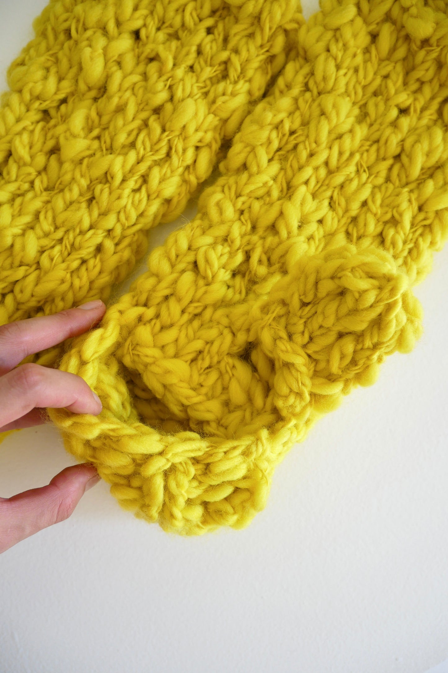 massive open hands mitten (yellow)