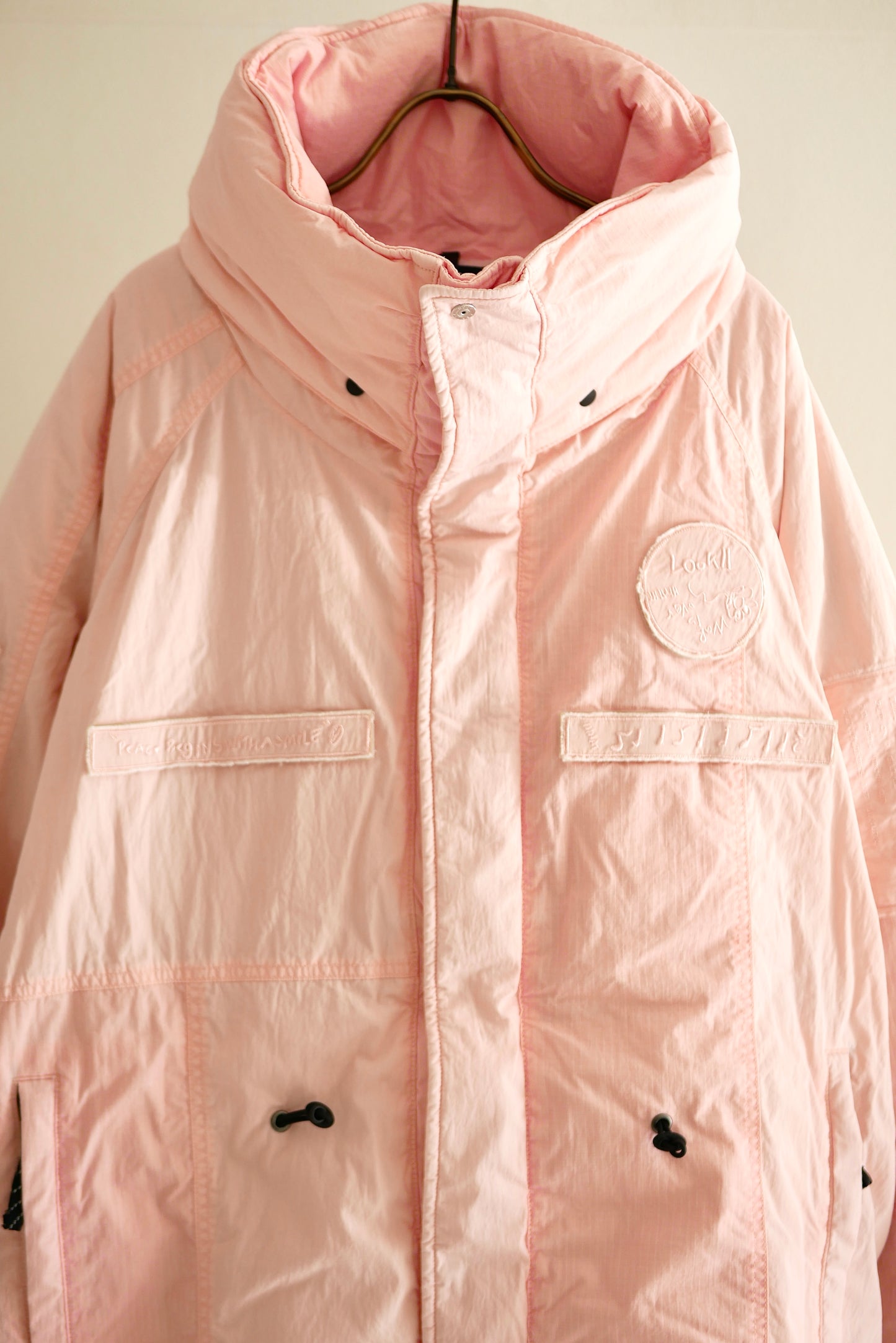 【10/17 12:00- ON SALE】INNAT x WILD THINGS / PADDED TACTICAL FIELD COAT (PINK)