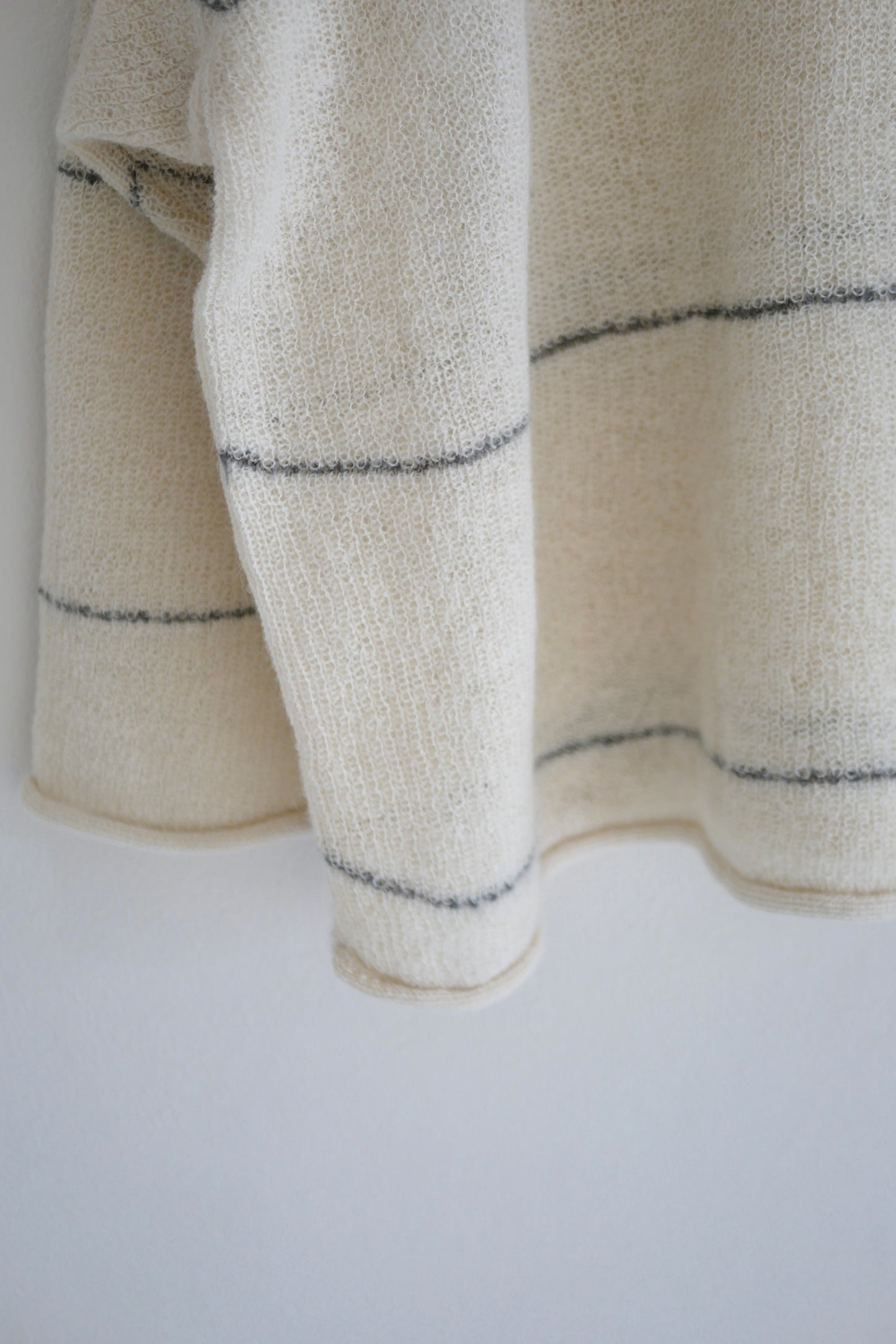 V-Neck Line Border Sweater (Natural)