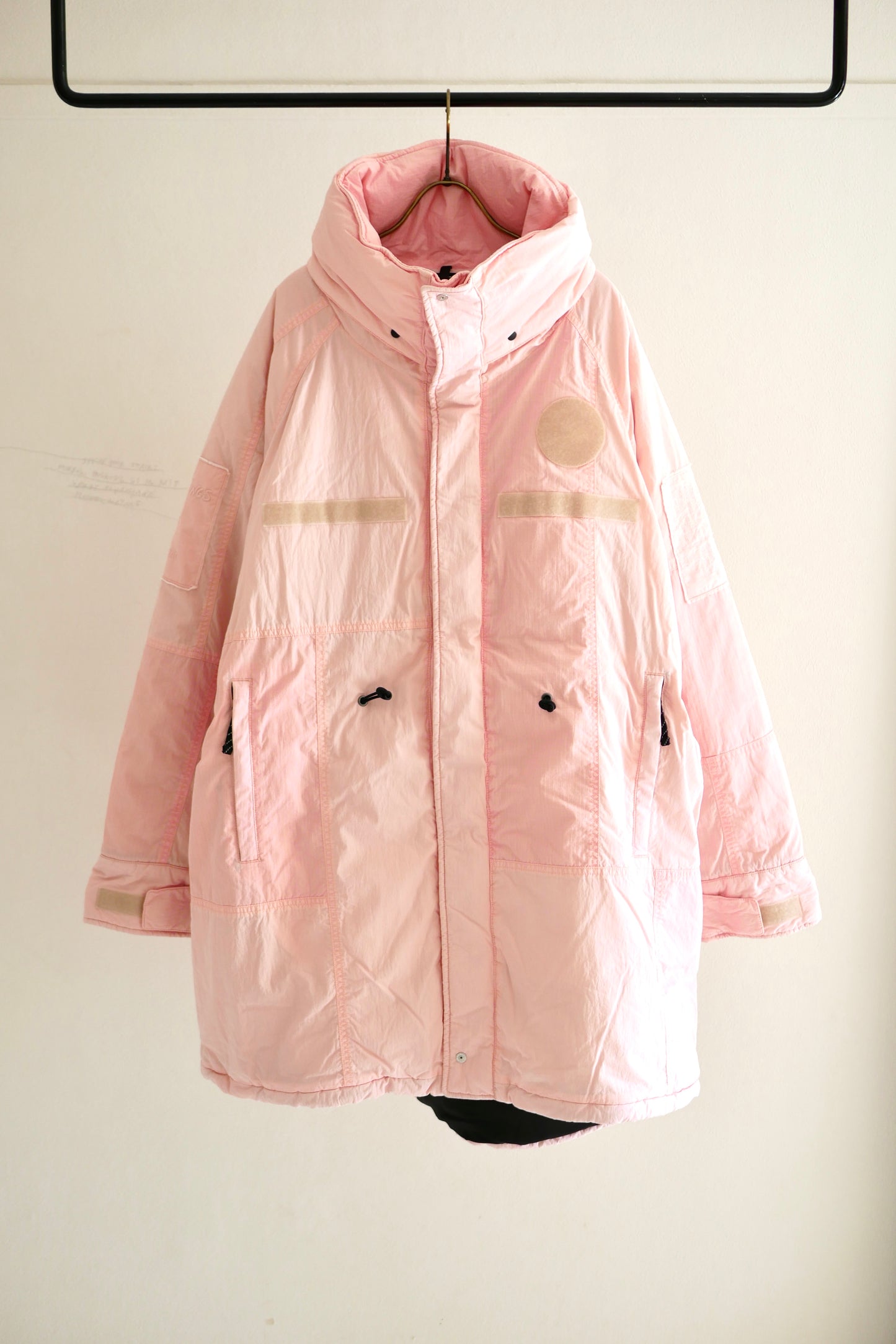 【10/17 12:00- ON SALE】INNAT x WILD THINGS / PADDED TACTICAL FIELD COAT (PINK)