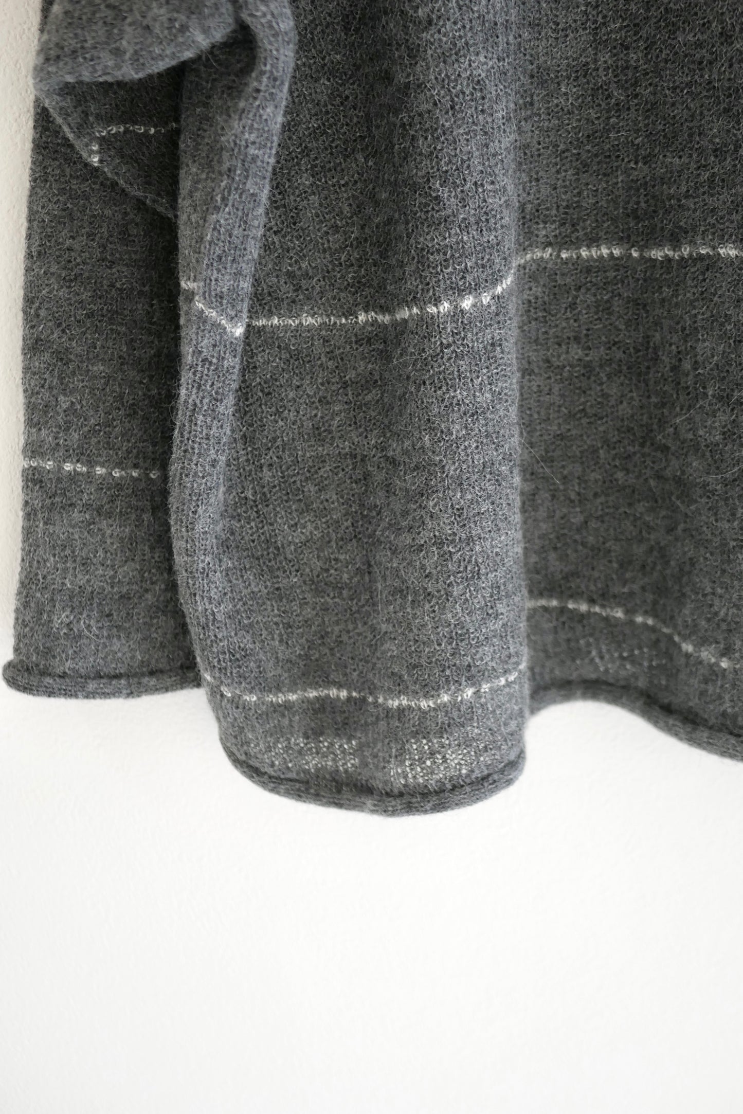 V-Neck Line Border Sweater (Gray)