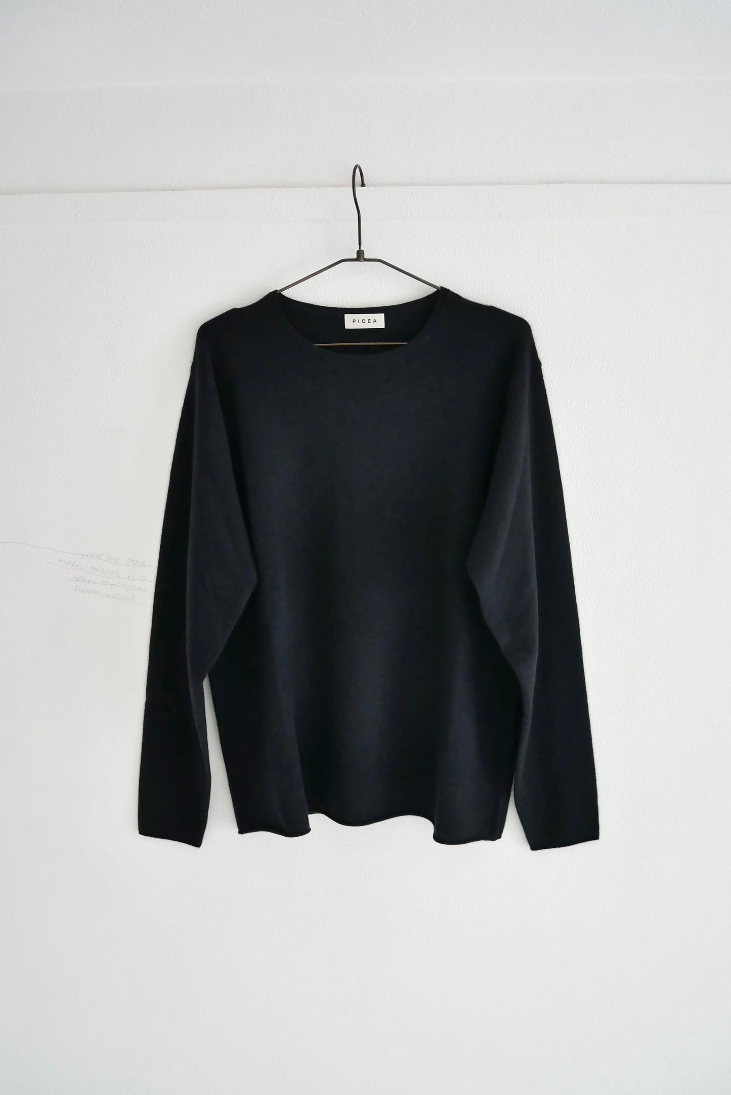Crew Neck / Black