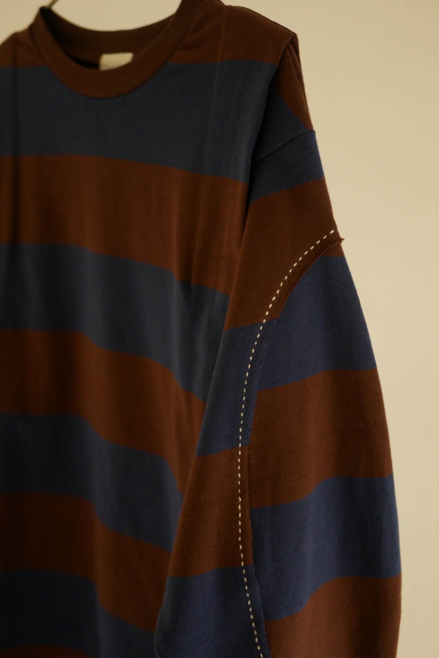 border big sleeve tee (navy x brown)