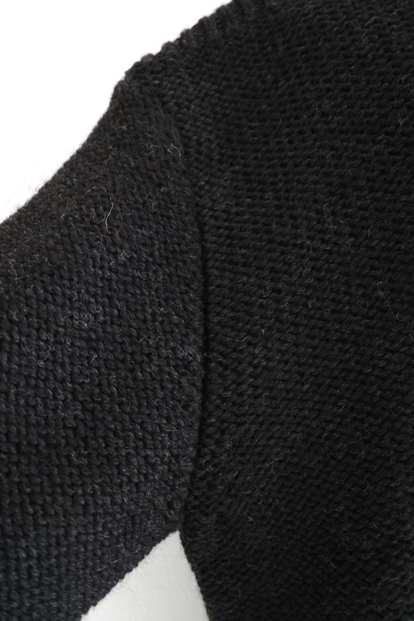 LOW GUERNSEY SWEATER / Black