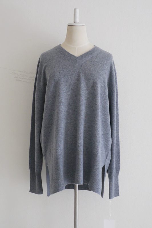 14GG V Neck Pullover / Gray