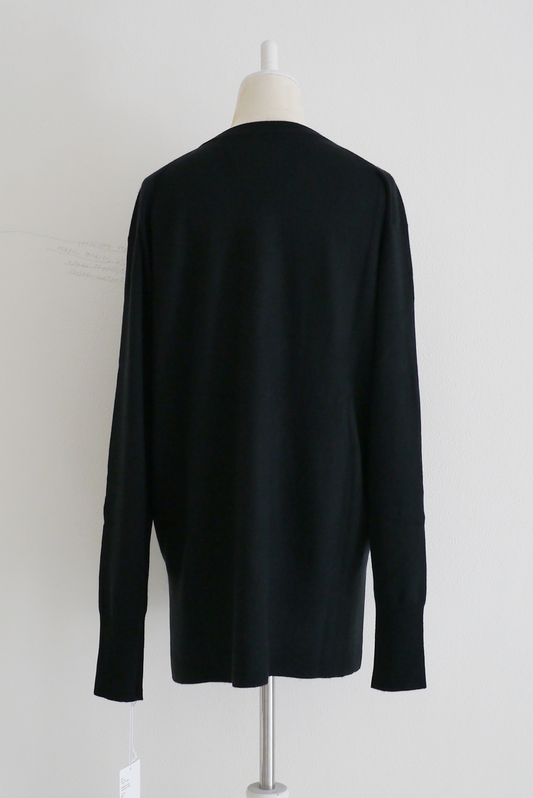 14GG V Neck Pullover / Black