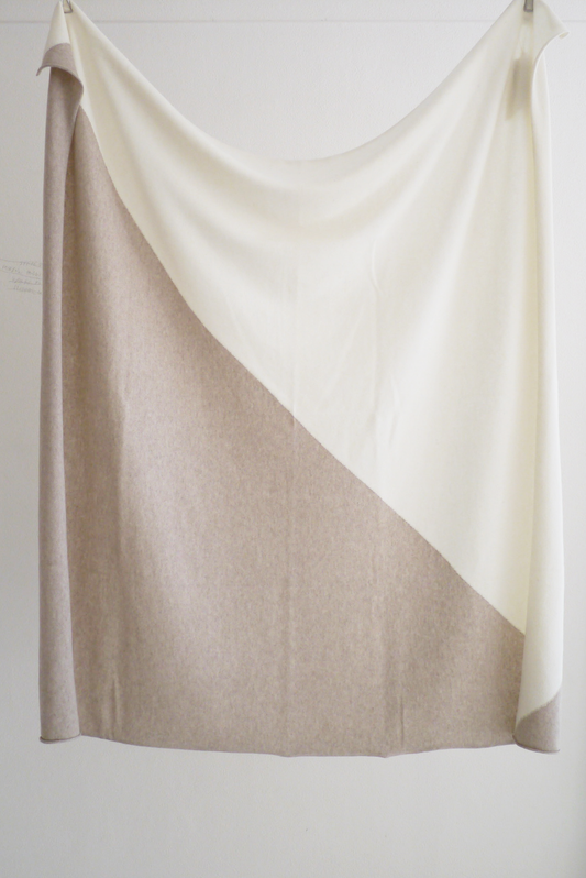 △・Stole / White × Beige