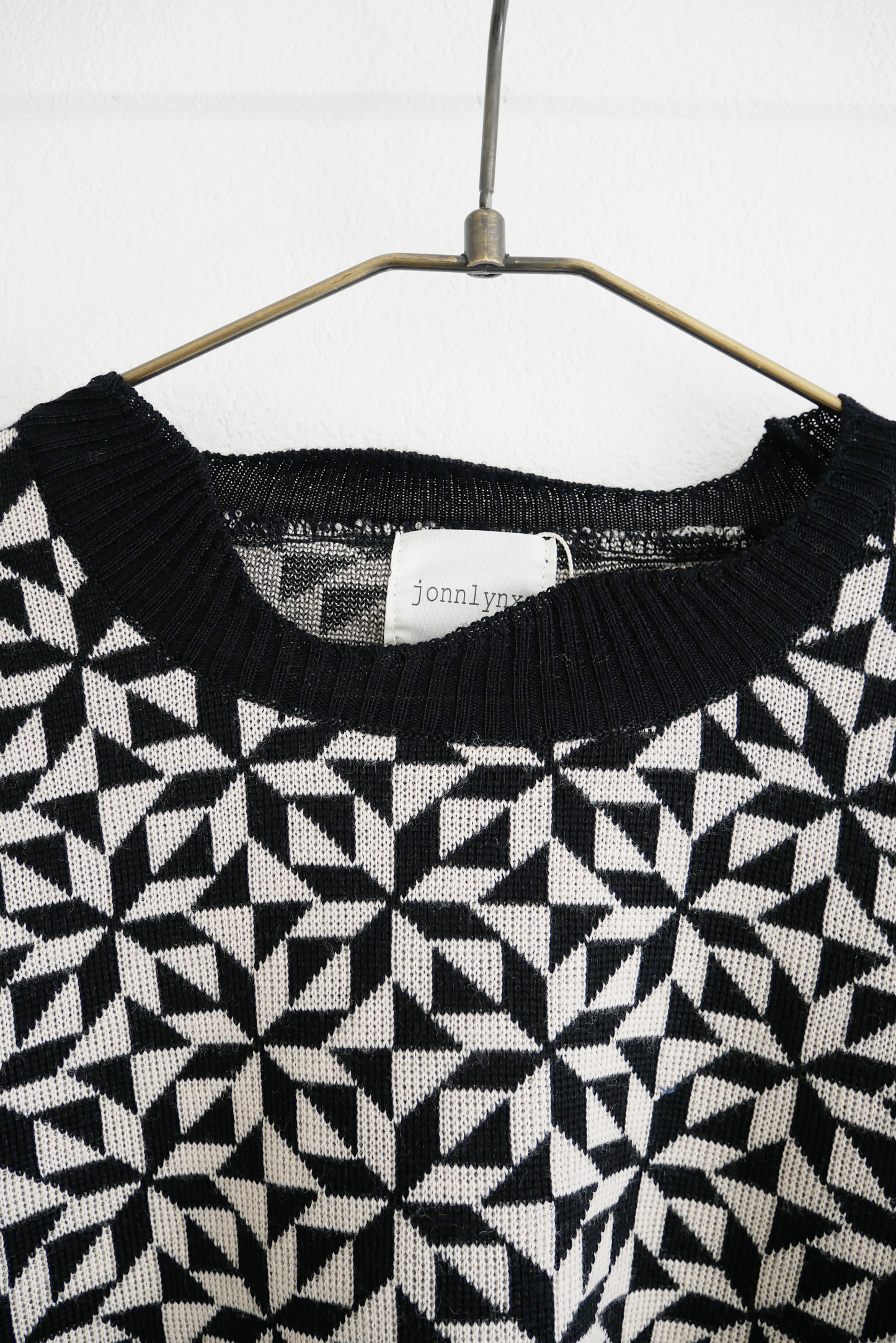 geometric pullover / geometric monotone